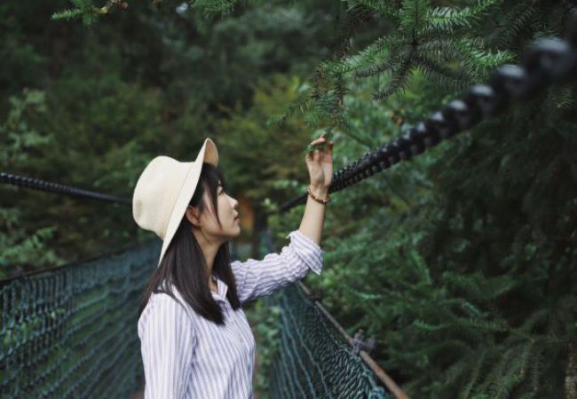 Con người sống trên đời, hiếm có được hồ đồ. Nhiều tâm trạng suy tư, chi bằng ít suy nghĩ. (Ảnh: unsplash.com)